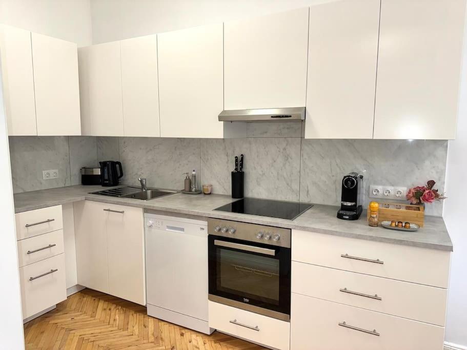 Modernes In Karlsplatz Naehe 15 * Wien