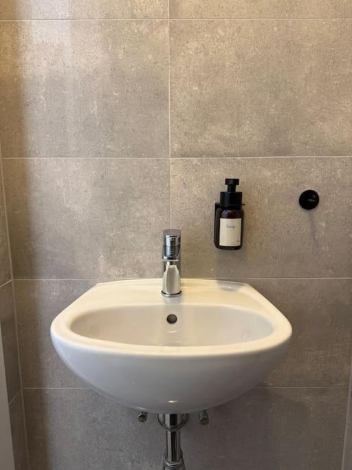 Modernes In Karlsplatz Naehe 15 Apartamento